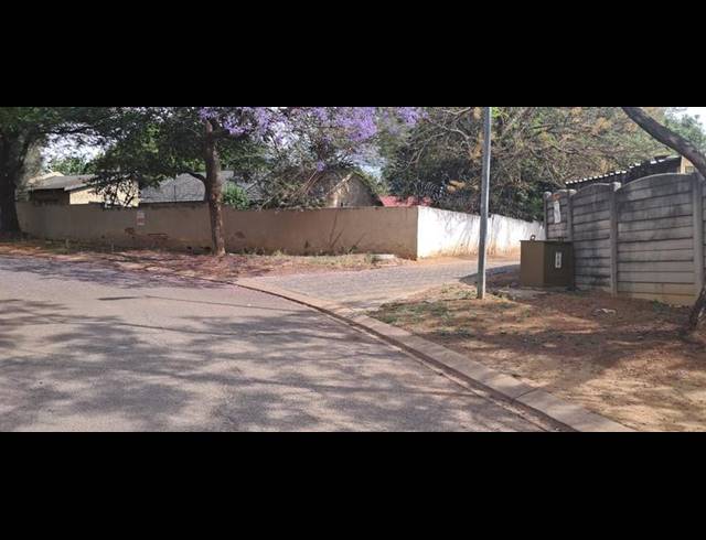 6 BEDROOM HOUSE FOR SALE IN BLOUBOSRAND